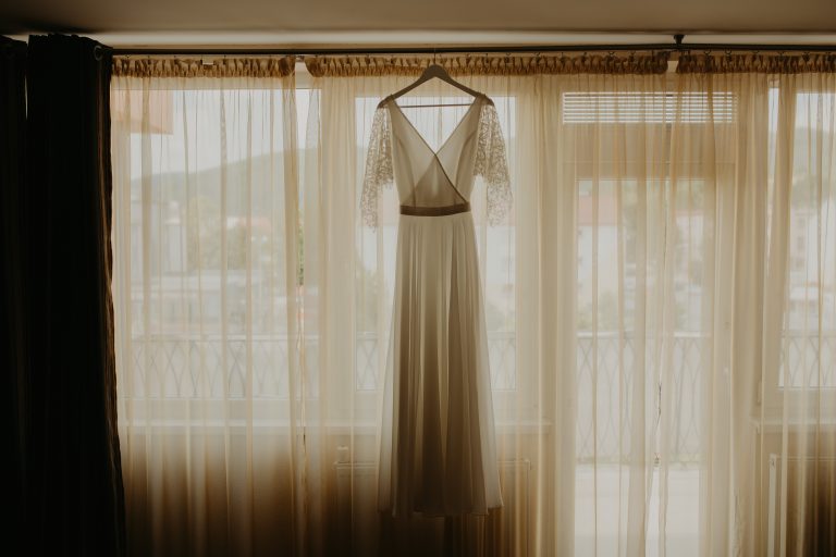 Zavinovacie svadobné šaty
