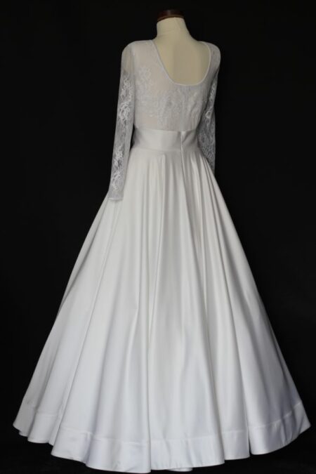 Veľká svadobná sukňa